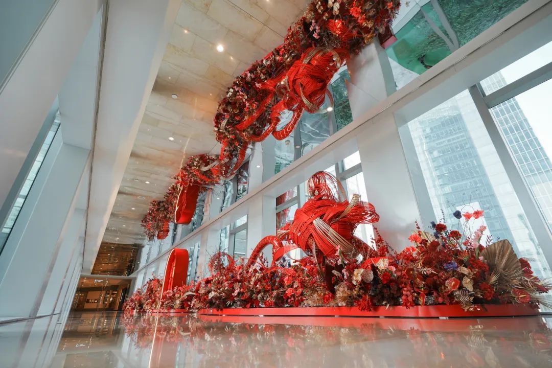 静安嘉里中心“红”了!快来接新年好运!|过新年,在静安 静安嘉里中心“红”了!快来接新年好运!|过新年,在静安