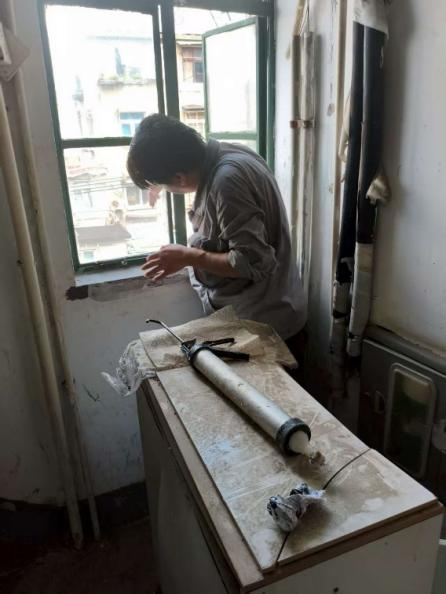 新福事·善治 | 剪树枝、换旧窗！以“微行动”破解小区“大难题”