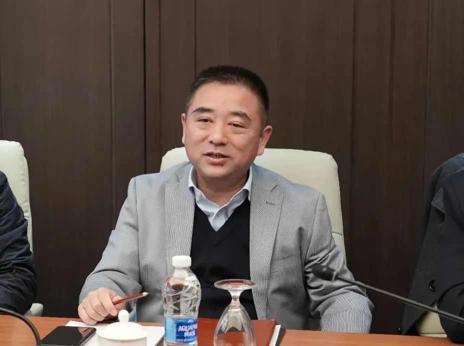 区领导会见香港兴业国际集团一行
