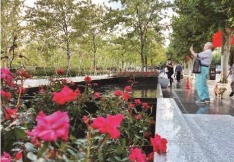 让市民“推窗见绿,出门进园”拓展功能,聆听建议,申城打造“公园城市” 静安雕塑公园北京西路围墙打开