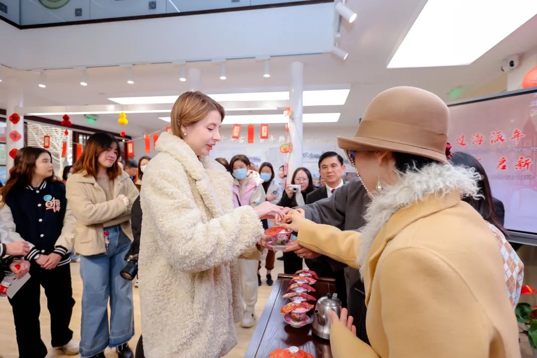 来静安怎么玩、怎么逛？跟着“爱静安”City Walk外国友人专属线路出发 | 过新年，在静安