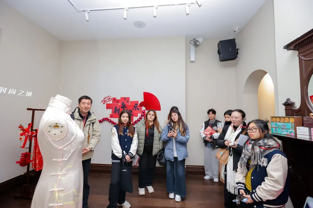 来静安怎么玩、怎么逛？跟着“爱静安”City Walk外国友人专属线路出发 | 过新年，在静安