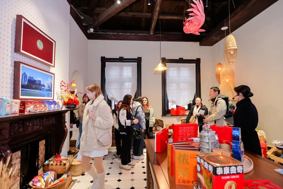 来静安怎么玩、怎么逛？跟着“爱静安”City Walk外国友人专属线路出发 | 过新年，在静安