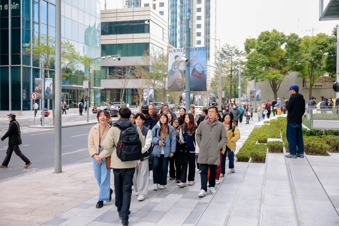 来静安怎么玩、怎么逛？跟着“爱静安”City Walk外国友人专属线路出发 | 过新年，在静安