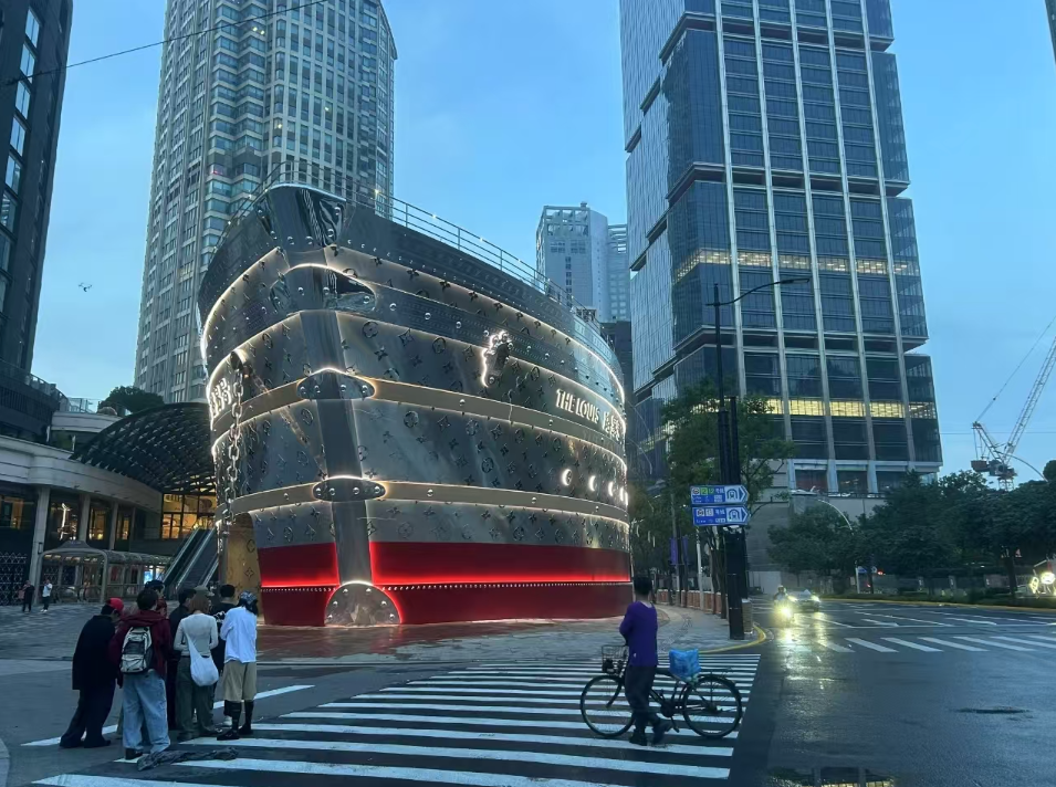 全球唯一！路易威登“巨轮”全貌亮相南京西路！