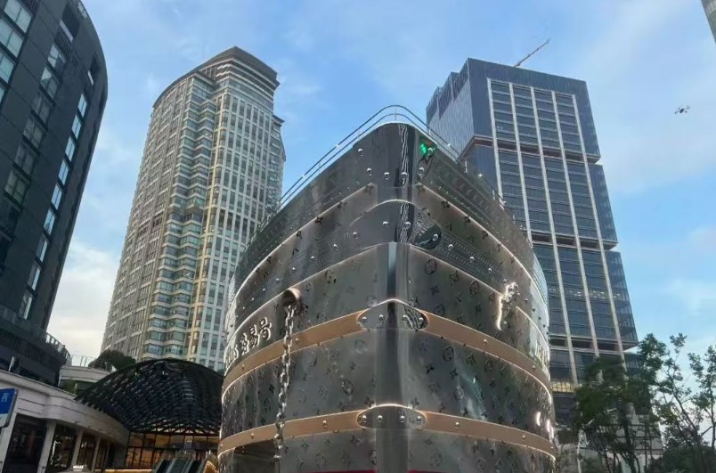 全球唯一！路易威登“巨轮”全貌亮相南京西路！