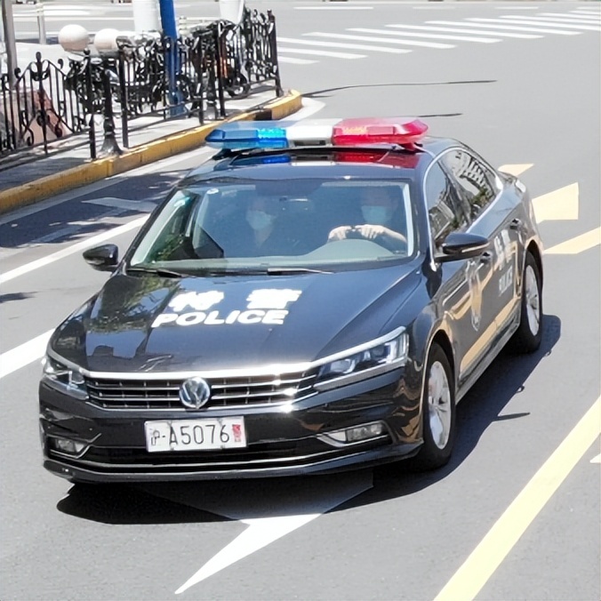 特警蜀黍们在复工复产期间是我每天来执勤的地方上海火车站在这里提醒