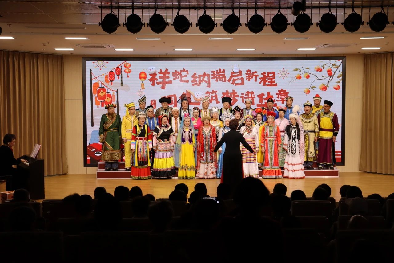 9 上海百灵民族合唱团进行合唱表演.jpg