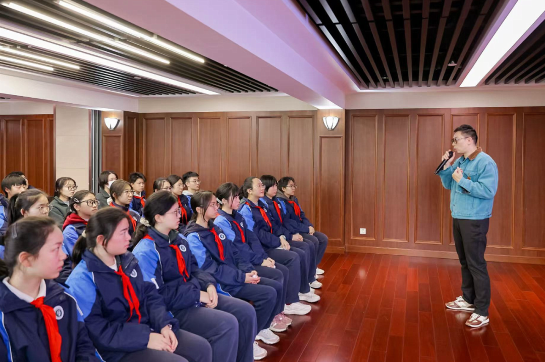 实地探访、史料研读、互动感悟……静安红课堂以多场景联动点亮青春信仰 实地探访、史料研读、互动感悟……静安红课堂以多场景联动点亮青春信仰