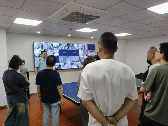 政府公开月图片