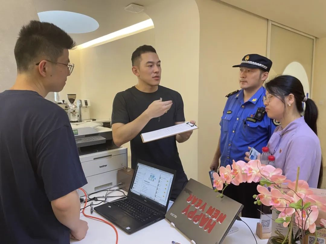 “日常经营中遇到困难请找我！”｜我在街区当书记