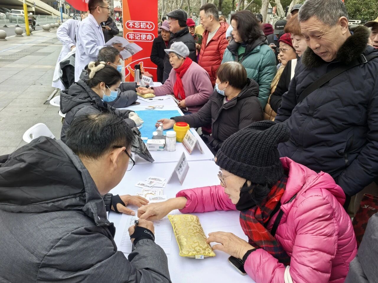 春风暖民心，志愿践初心！共和新路街道开展3•5学雷锋主题志愿服务活动