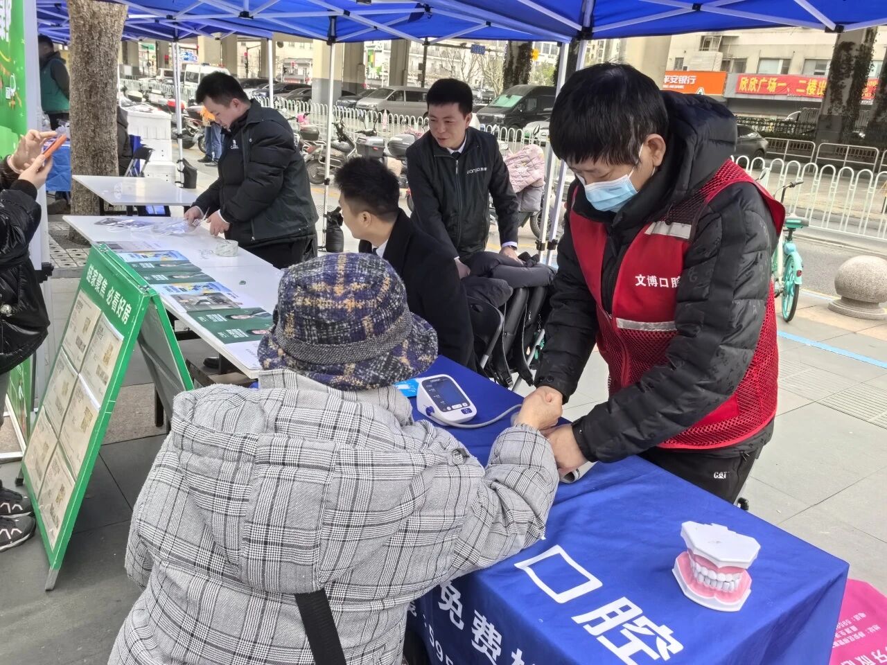 春风暖民心，志愿践初心！共和新路街道开展3•5学雷锋主题志愿服务活动