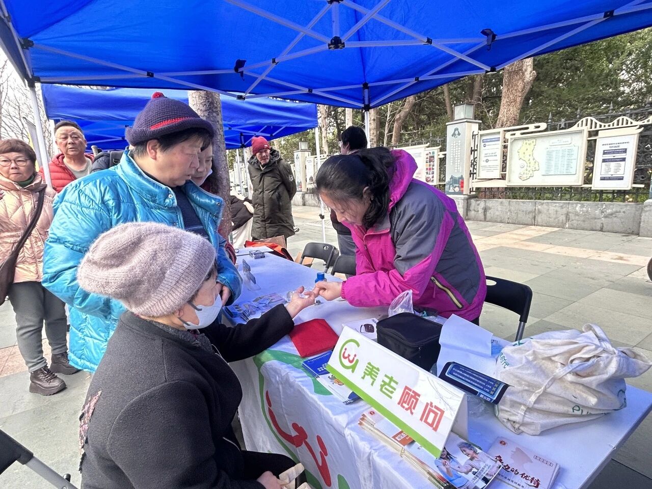 春风暖民心，志愿践初心！共和新路街道开展3•5学雷锋主题志愿服务活动