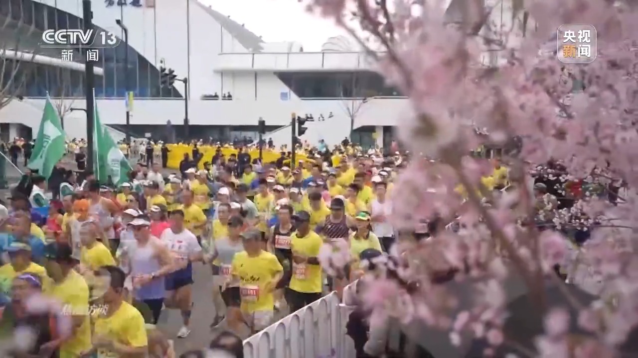 焦点访谈丨“为一场比赛，奔赴一座城” 赛事如何成为带动发展的“经济引擎”？