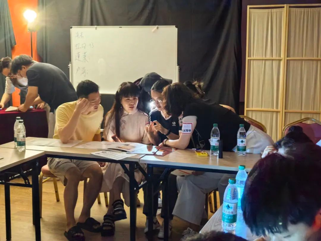 共和新路街道商会组织开展沉浸式剧本思政课“以信仰之光照亮奋进之路”