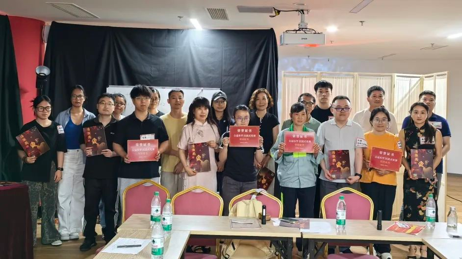 共和新路街道商会组织开展沉浸式剧本思政课“以信仰之光照亮奋进之路”