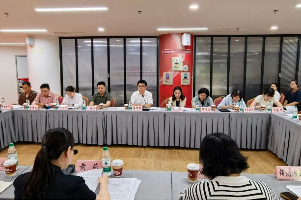 共和新路街道召开2026年街道办事处与街道总工会联席会议(扩大会议) 共和新路街道召开2026年街道办事处与街道总工会联席会议(扩大会议)