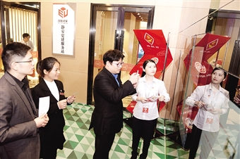 易园董事长_董事长办公室图片(2)