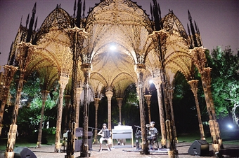 上外静小草坪音乐会绽放雕塑公园