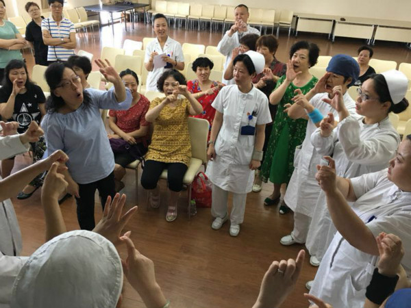 没法跟医生说清楚 静安区首个助聋手语门诊今