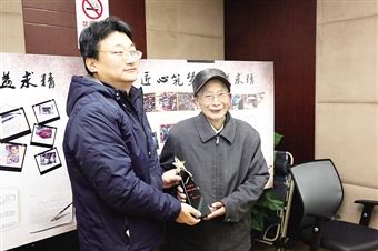 记者 余儒文 摄 