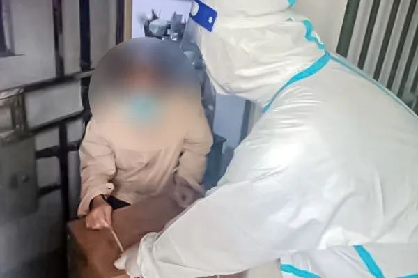 制氧机为什么老是出水他们主动排摸辖区需求，残障老人期盼的制氧机当天送达_https://www.jmylbn.com_新闻资讯_第3张